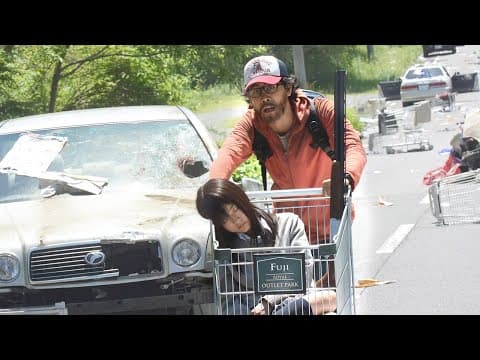 《宅男捡到一个丧尸美少女，为了救她，一路开挂逆袭成英雄！《请叫我英雄》》视频封面